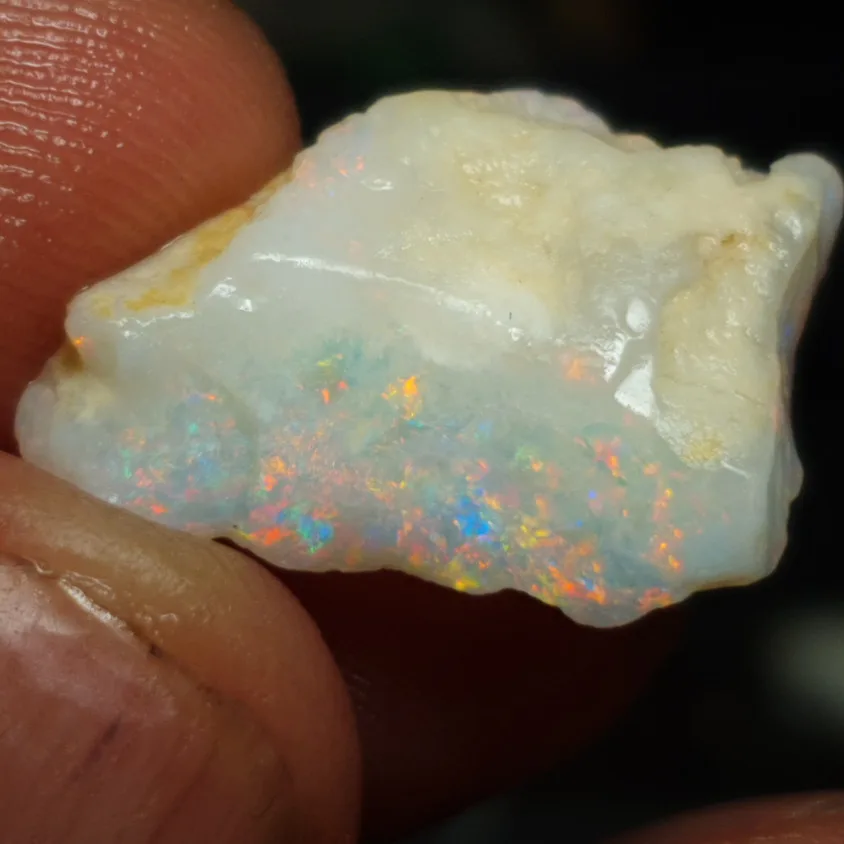 10 carats Coober pedy rough opal