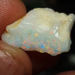 10 carats Coober pedy rough opal - 2