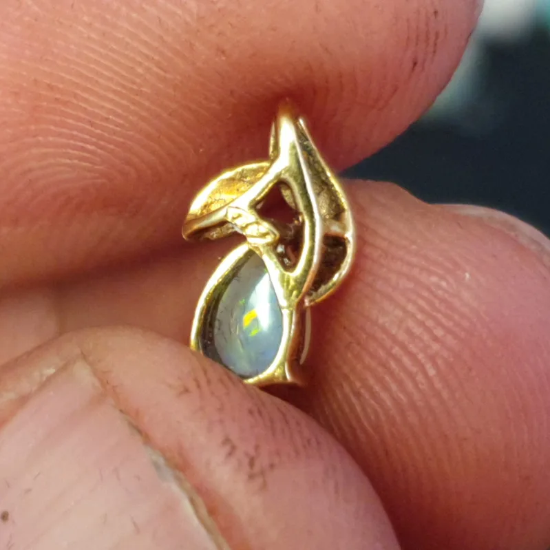 Coober Pedy pendant in gold - 2
