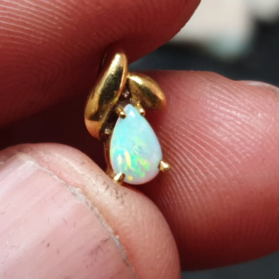 Coober Pedy pendant in gold - 3