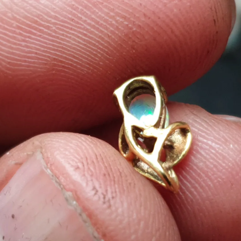 Coober Pedy pendant in gold - 4