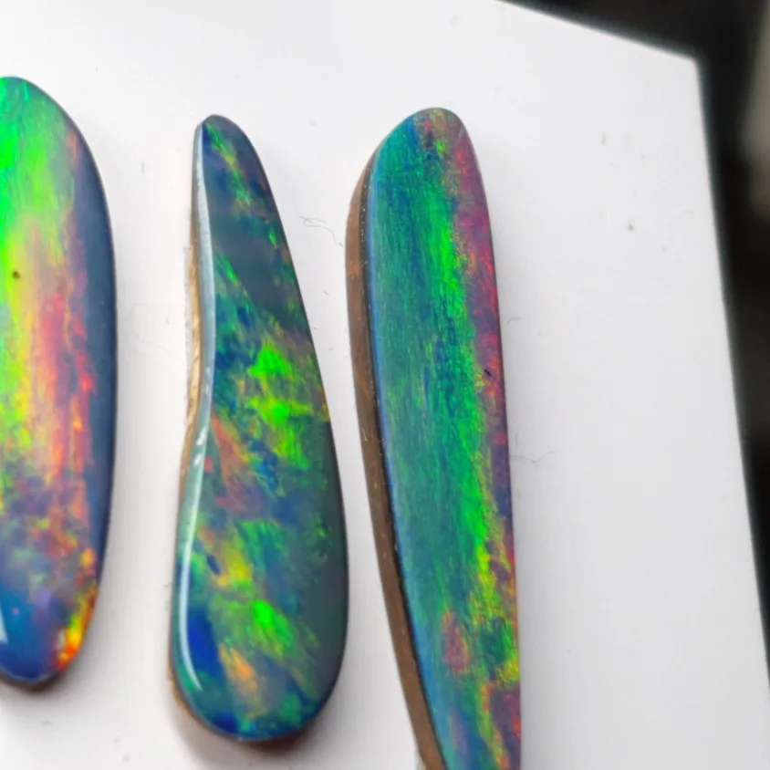5.74 carats Free-form Doublets - 2