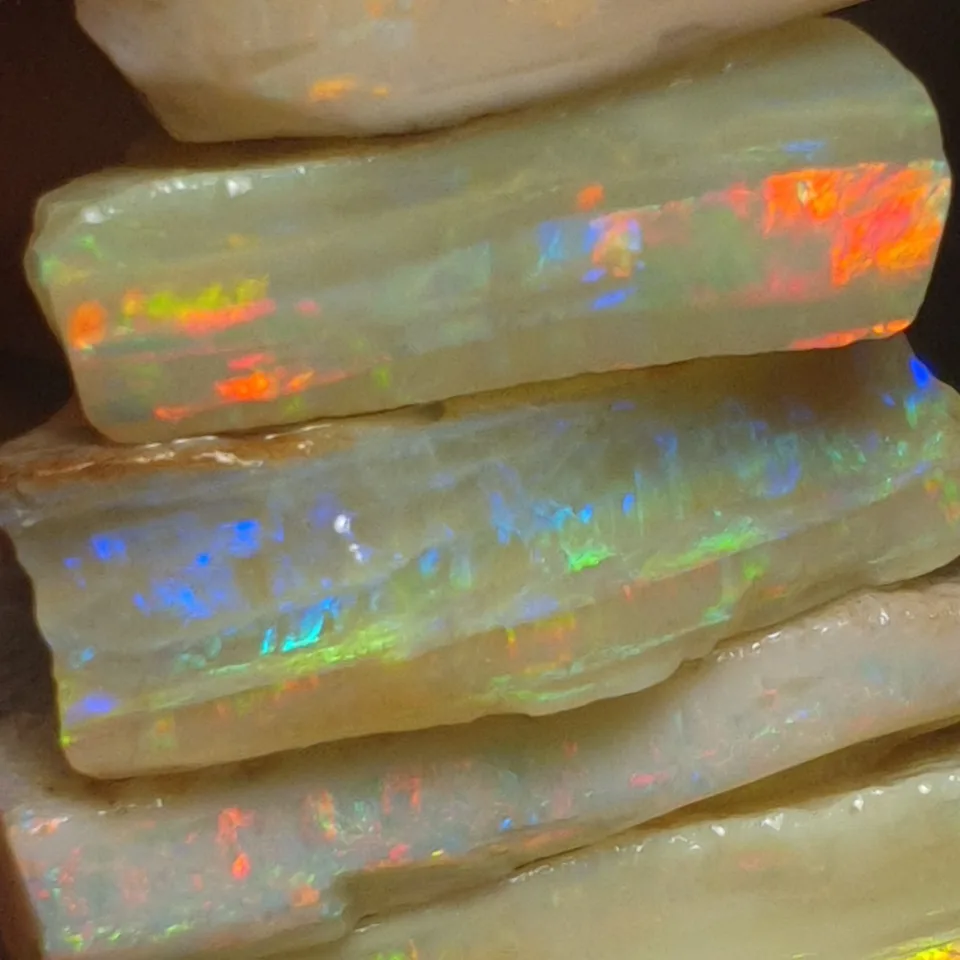 111 Carats Mintabie Rough Opal - 4