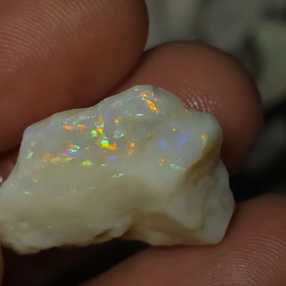 25.6 Carats Coober Pedy Opal Rough stone  - 4