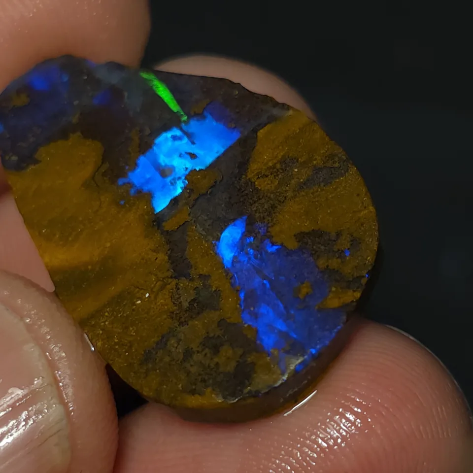 Australian Boulder opal rub
