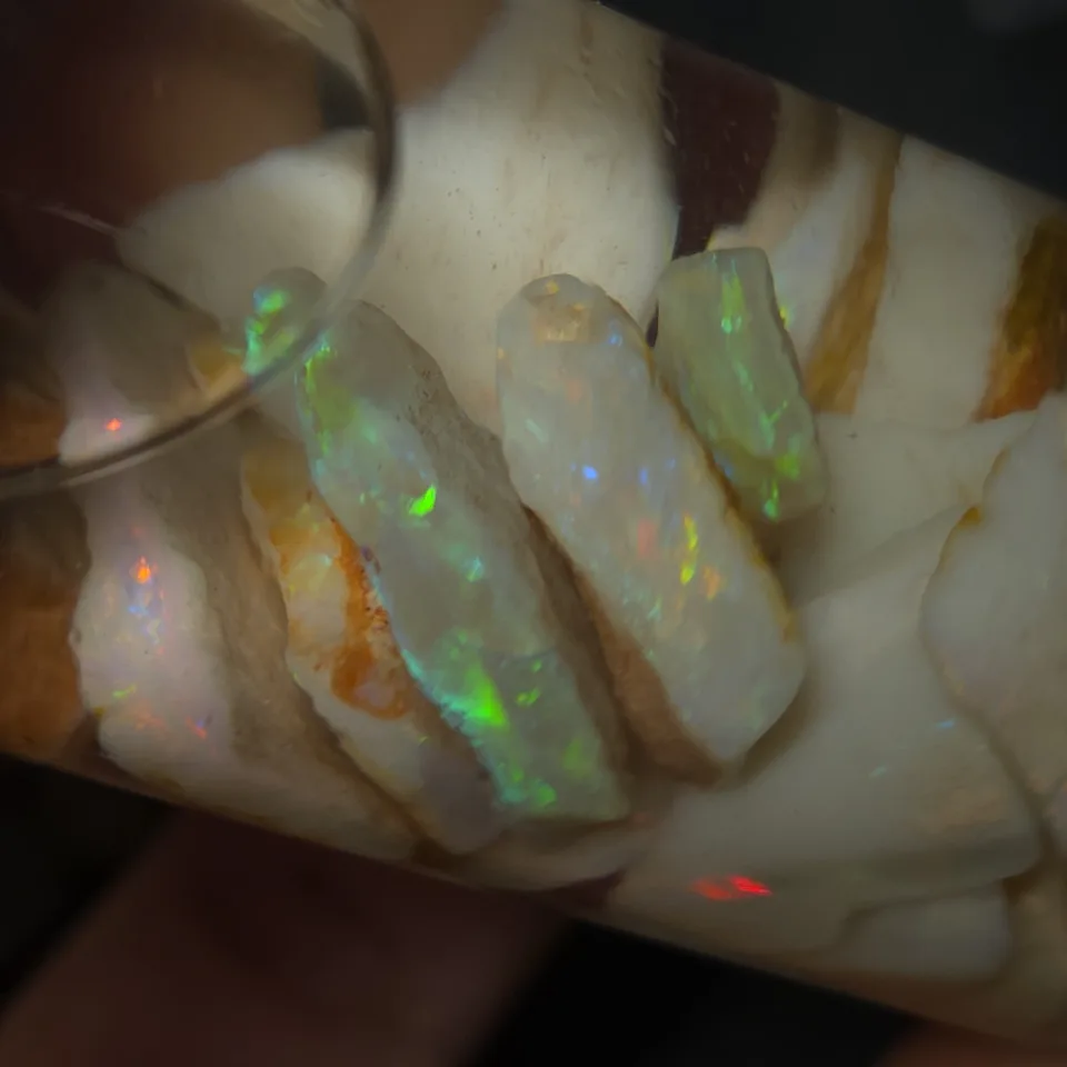 Coober pedy rough opal 