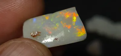 Coober Pedy Dark base opal rub
