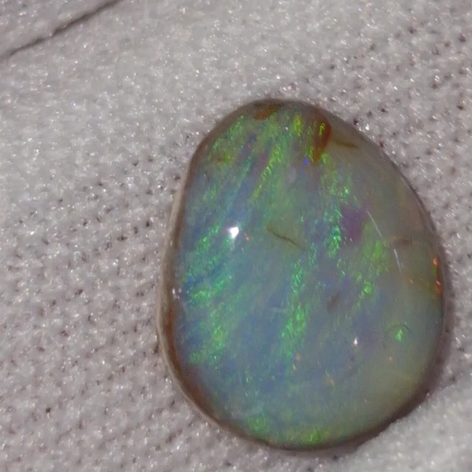 Mintabie Opal Stone.  Small fiery ring stone to set.  - 5