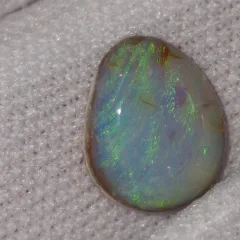 Mintabie Opal Stone.  Small fiery ring stone to set.  - 6