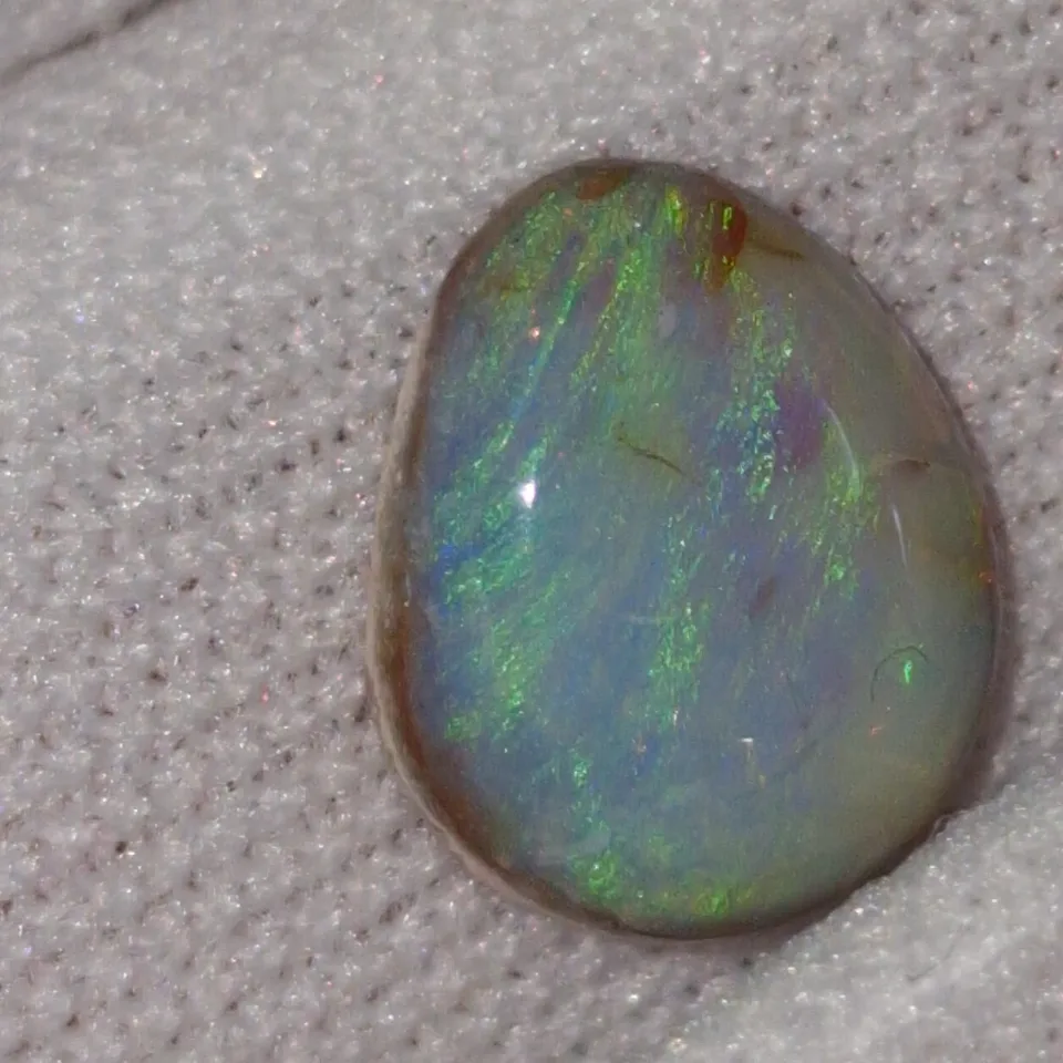 Mintabie Opal Stone.  Small fiery ring stone to set.  - 6