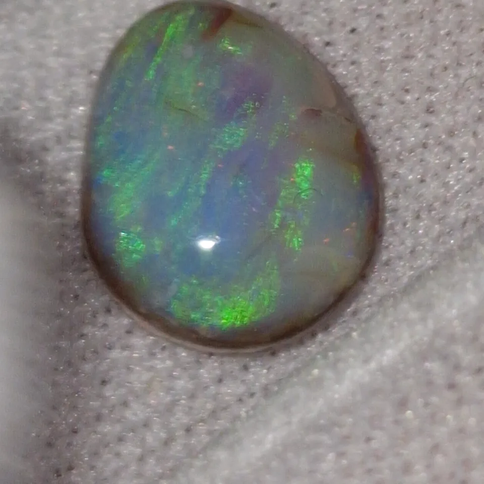 Mintabie Opal Stone.  Small fiery ring stone to set.  - 7